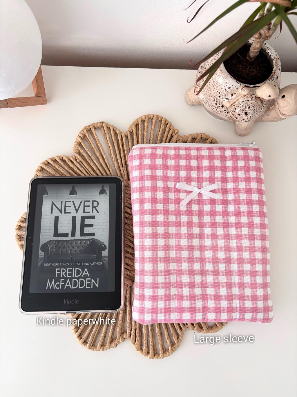 Pink gingham kindle / e-reader sleeve