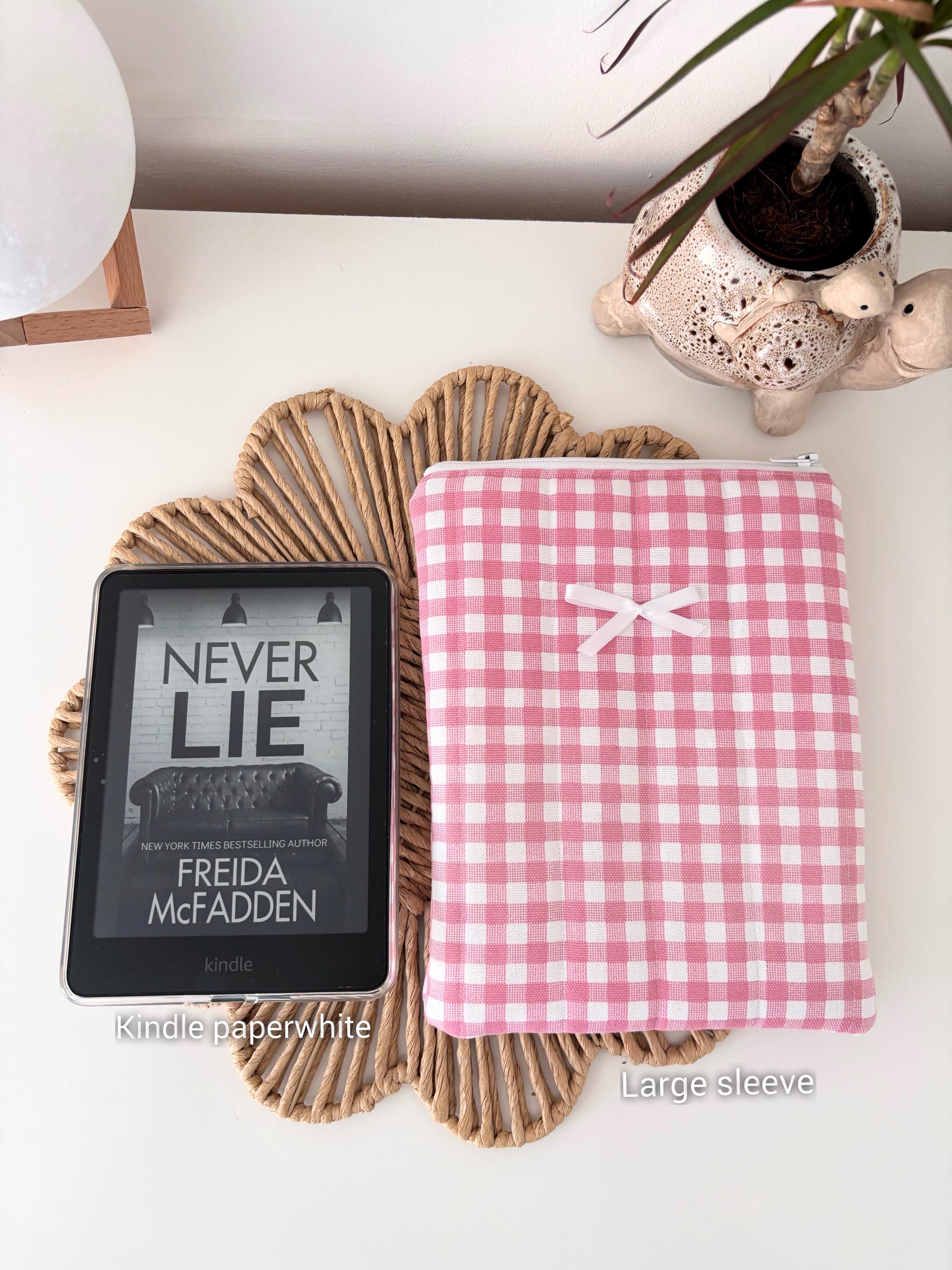 Pink gingham kindle / e-reader sleeve