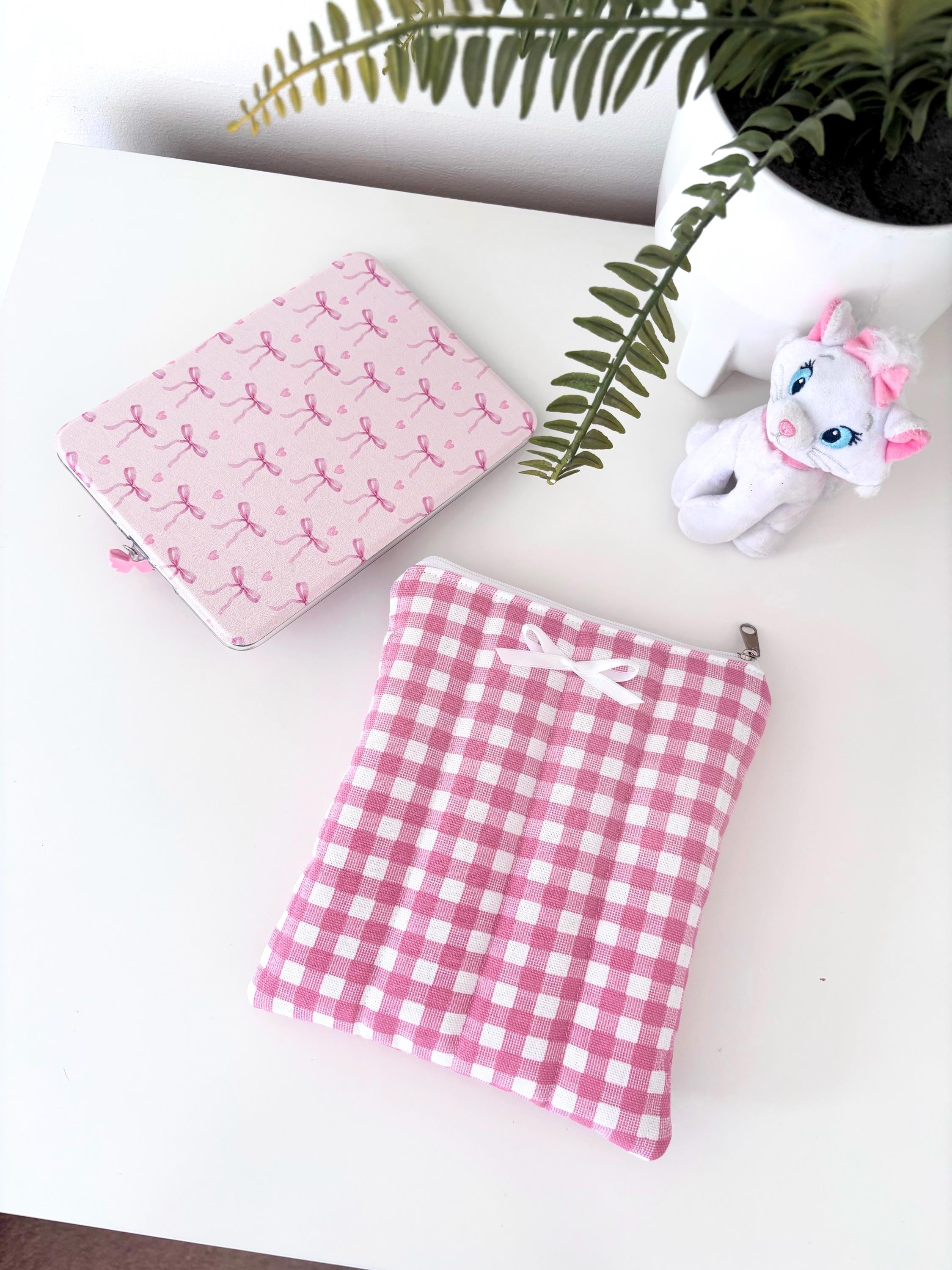 Pink gingham kindle / e-reader sleeve