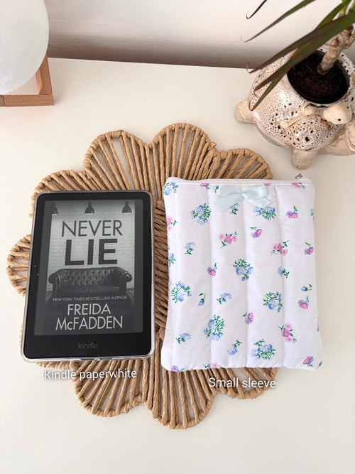 Blue floral kindle/e-reader sleeve