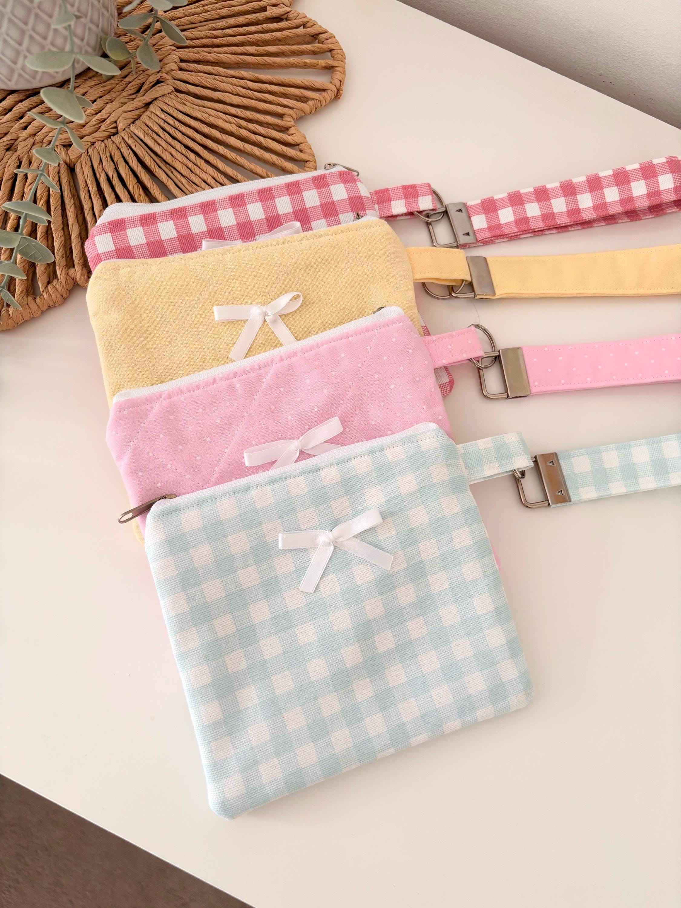 small pouch/coin purse with wristlet