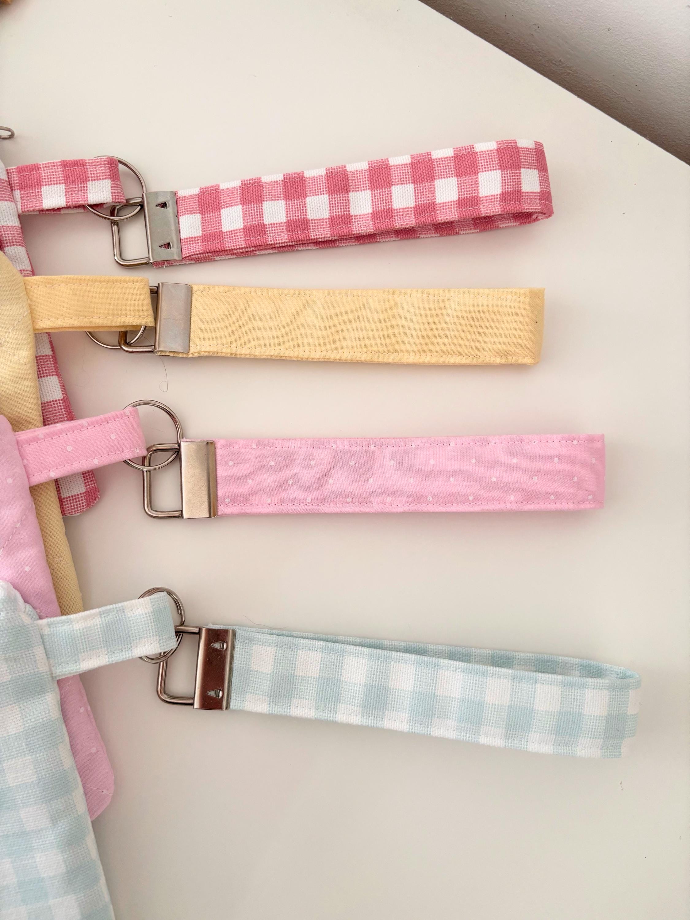 small pouch/coin purse with wristlet