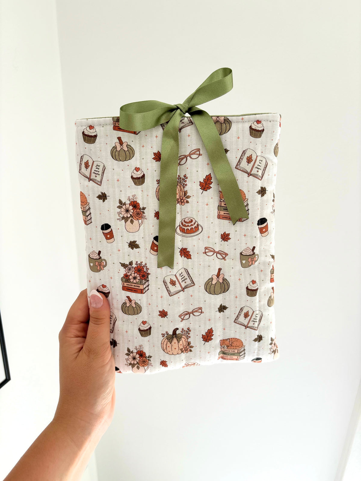 Cosy Chapters autumn book sleeve