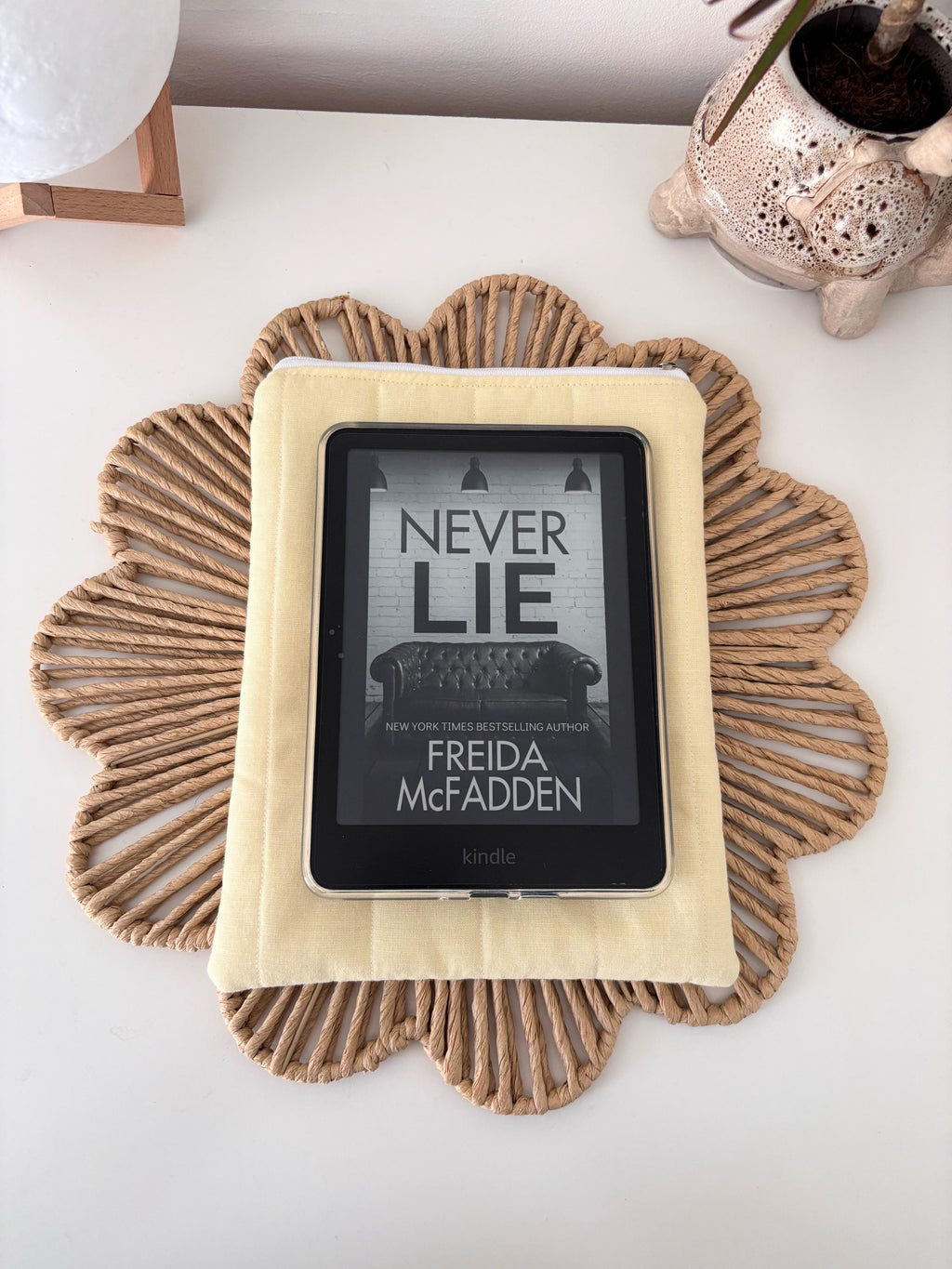 Pastel yellow kindle / e-reader sleeve