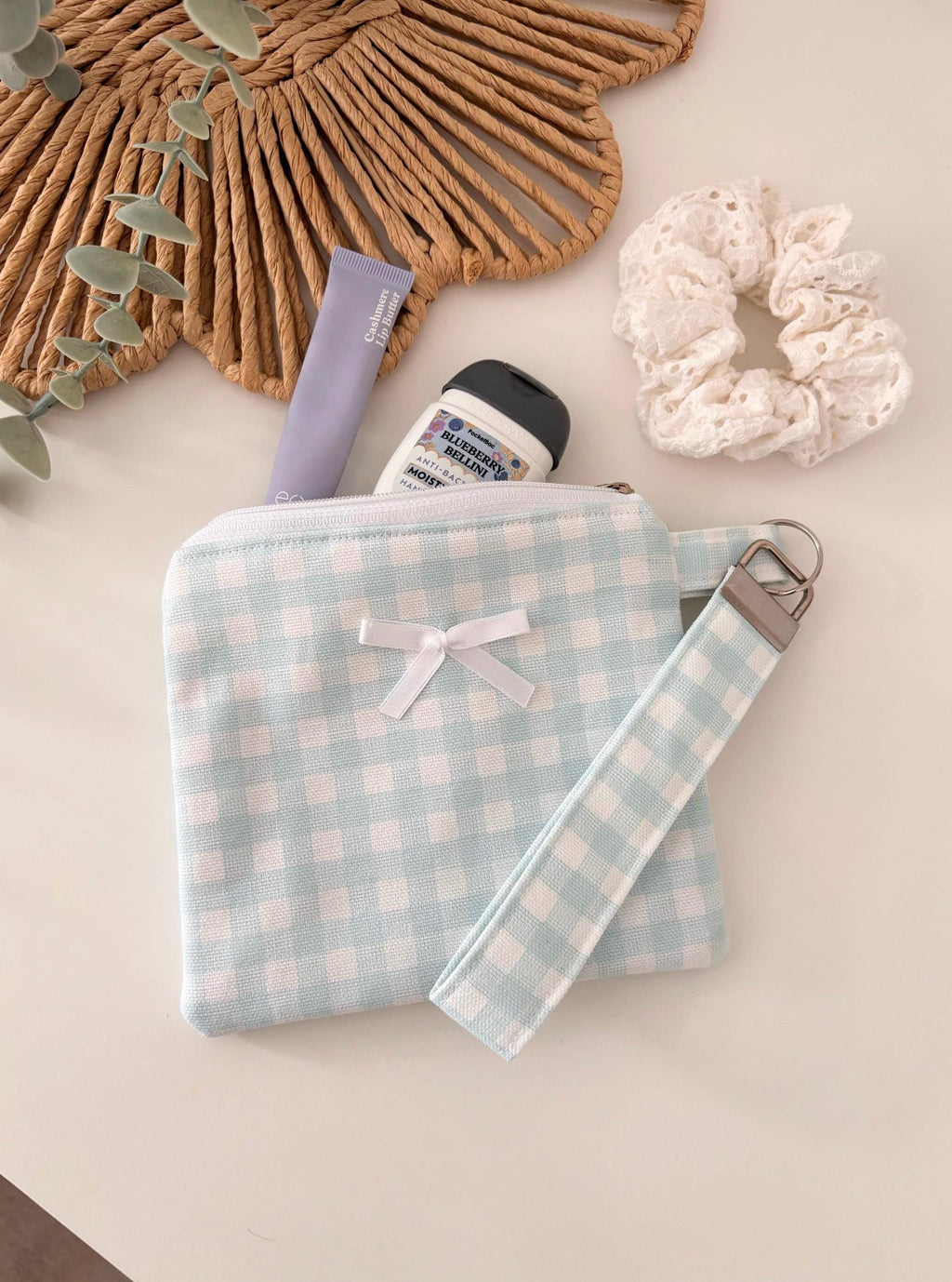 small pouch/coin purse with wristlet