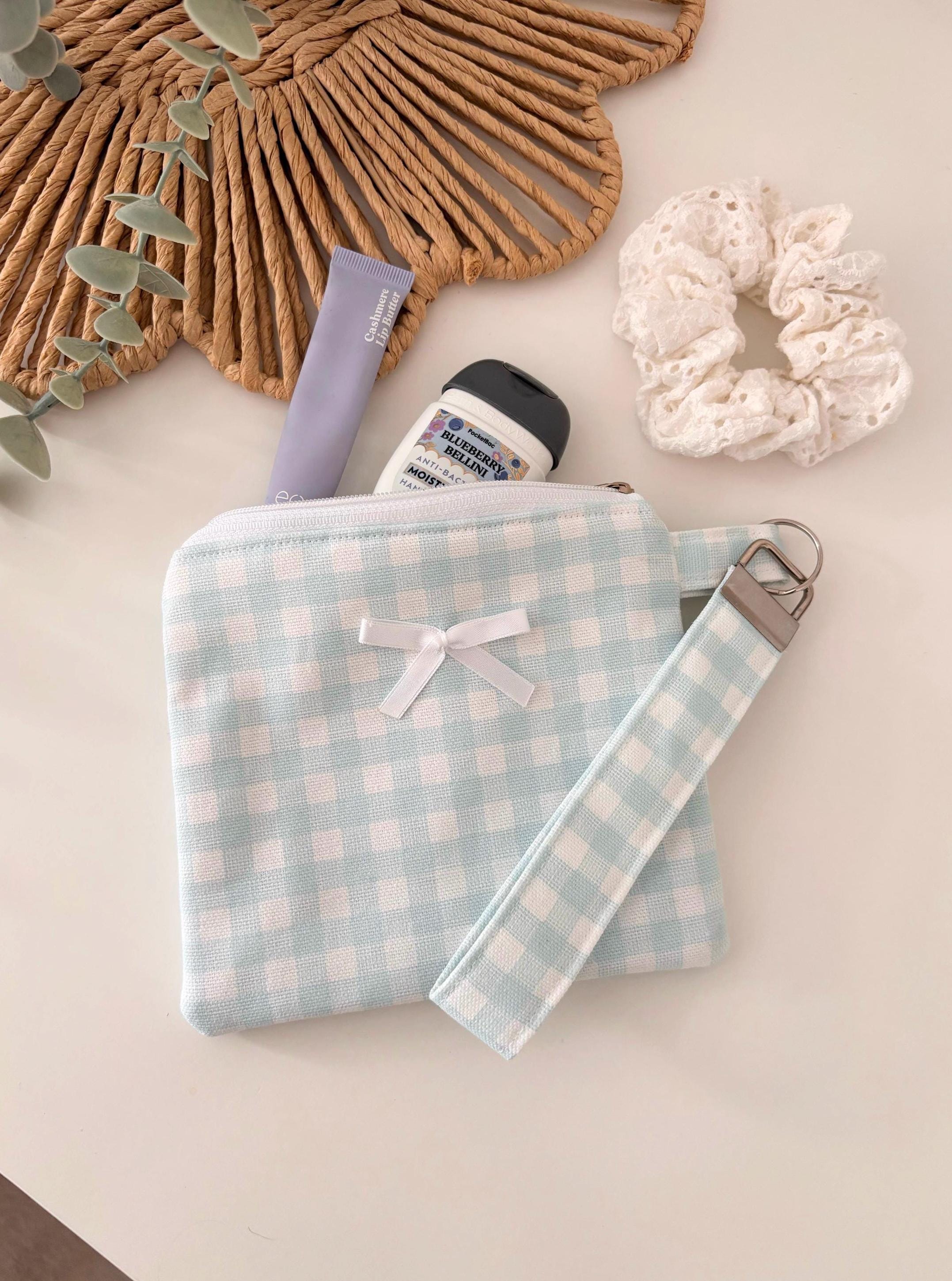 small pouch/coin purse with wristlet