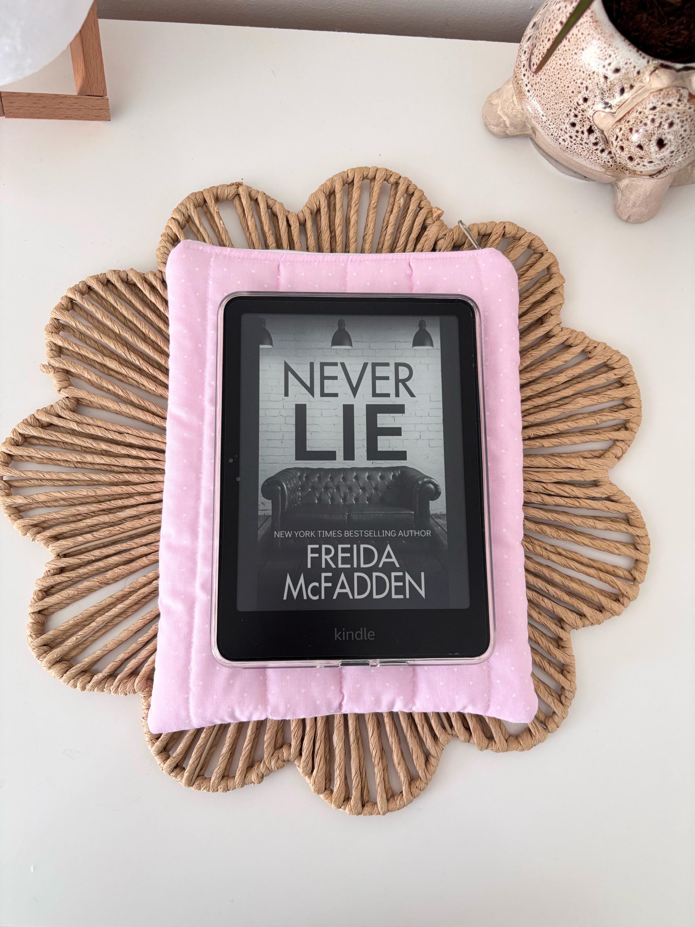 Pink polka dot kindle/e-reader sleeve