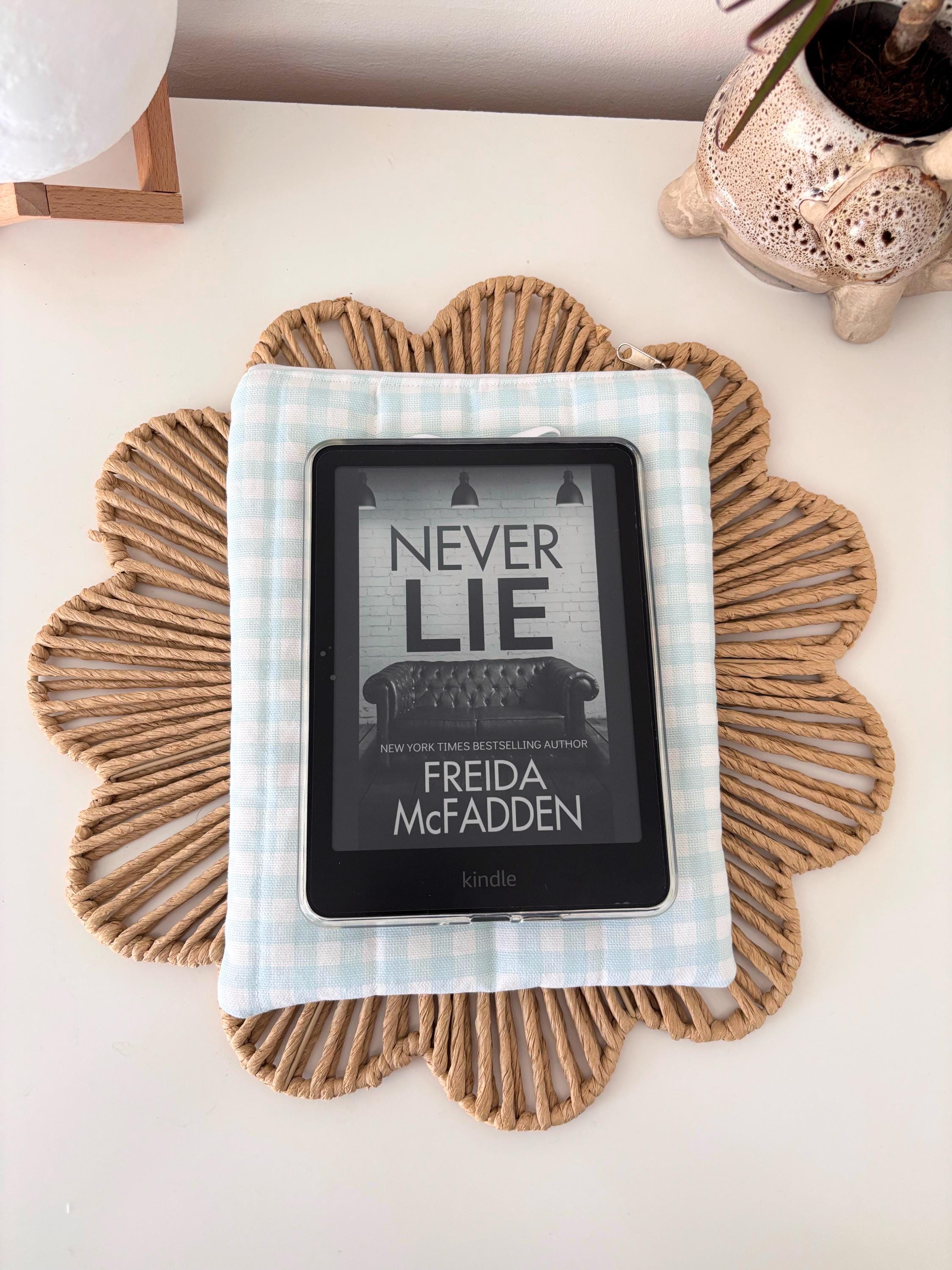 Pastel blue gingham kindle/e-reader sleeve