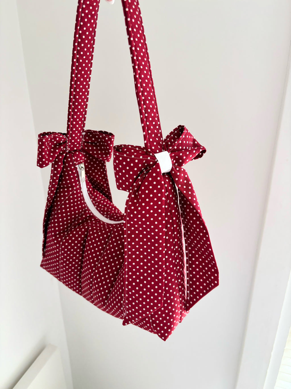 Red polka dot bow shoulder bag