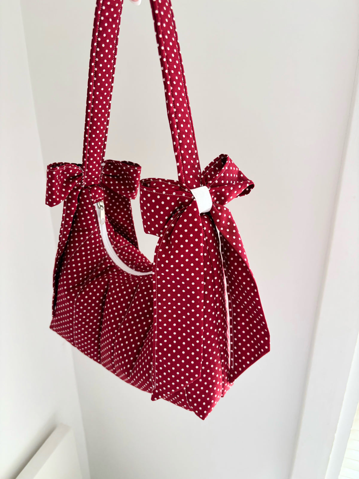 Red polka dot bow shoulder bag
