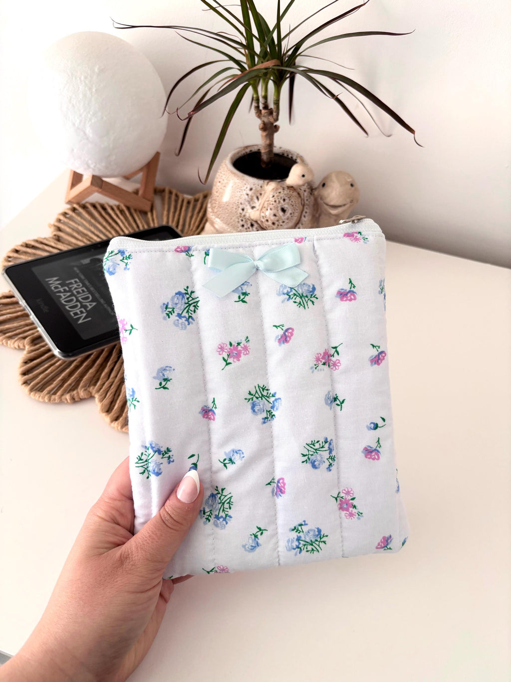 Blue floral kindle/e-reader sleeve