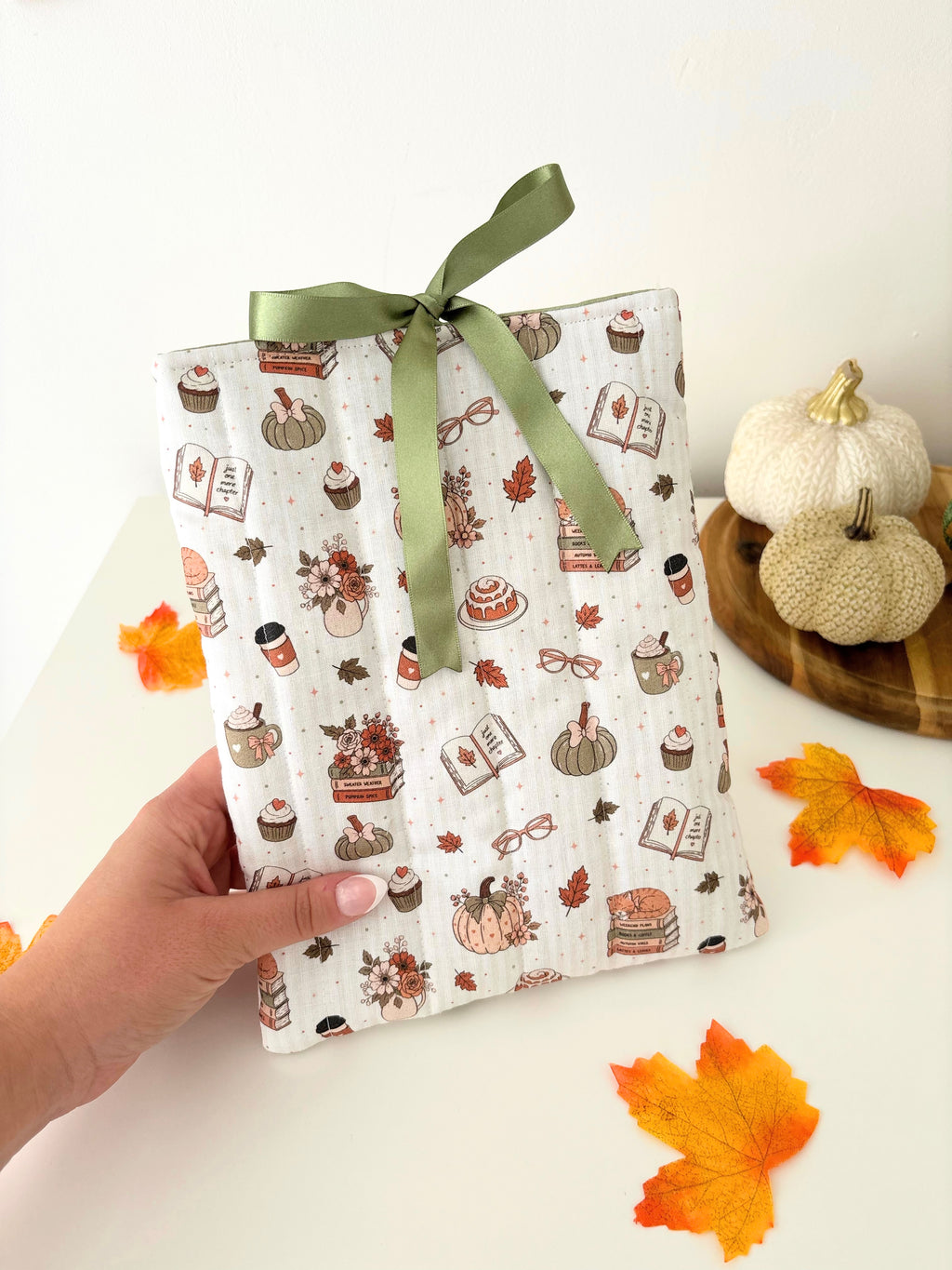 Cosy Chapters autumn book sleeve