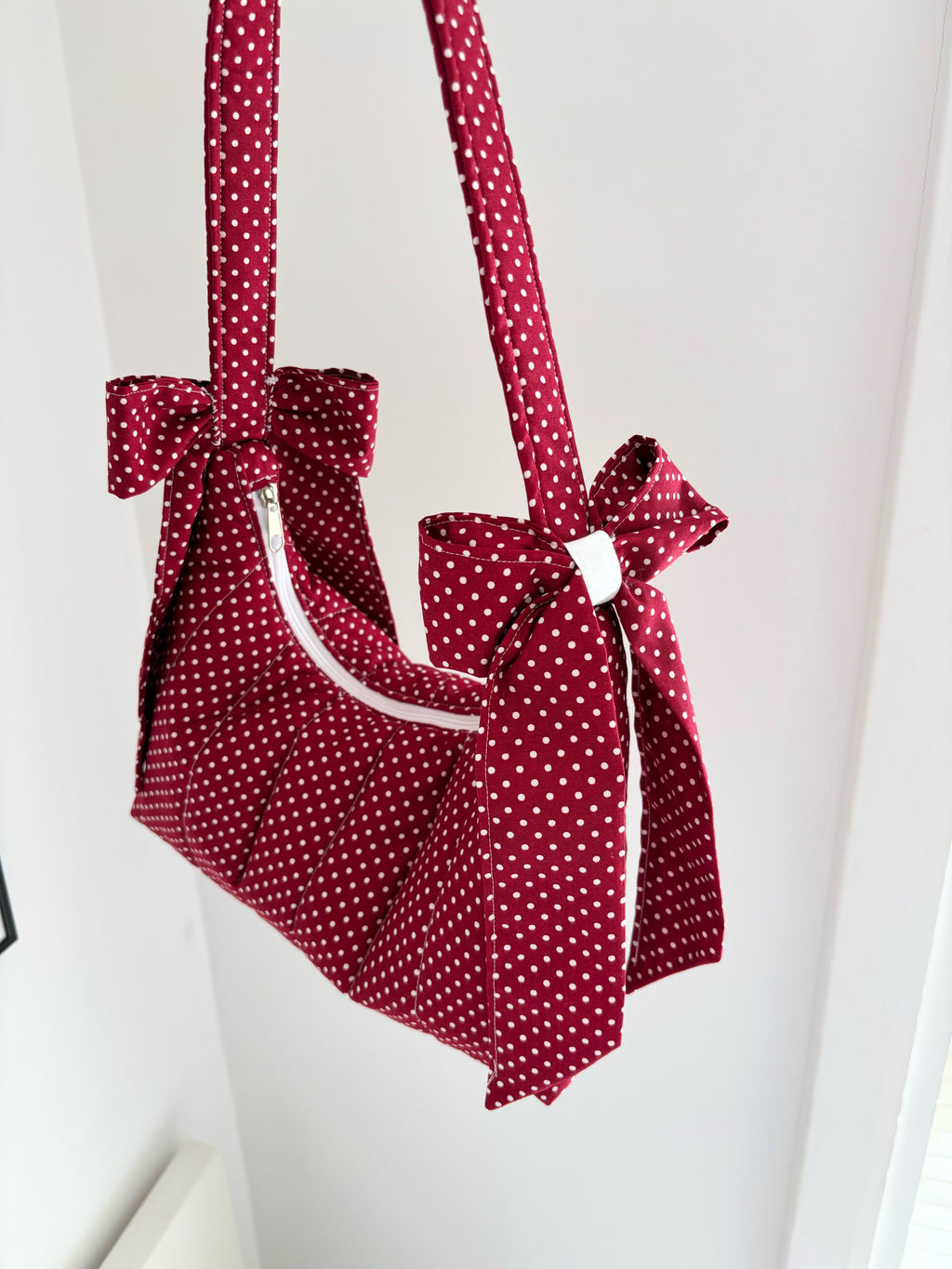 Red polka dot bow shoulder bag