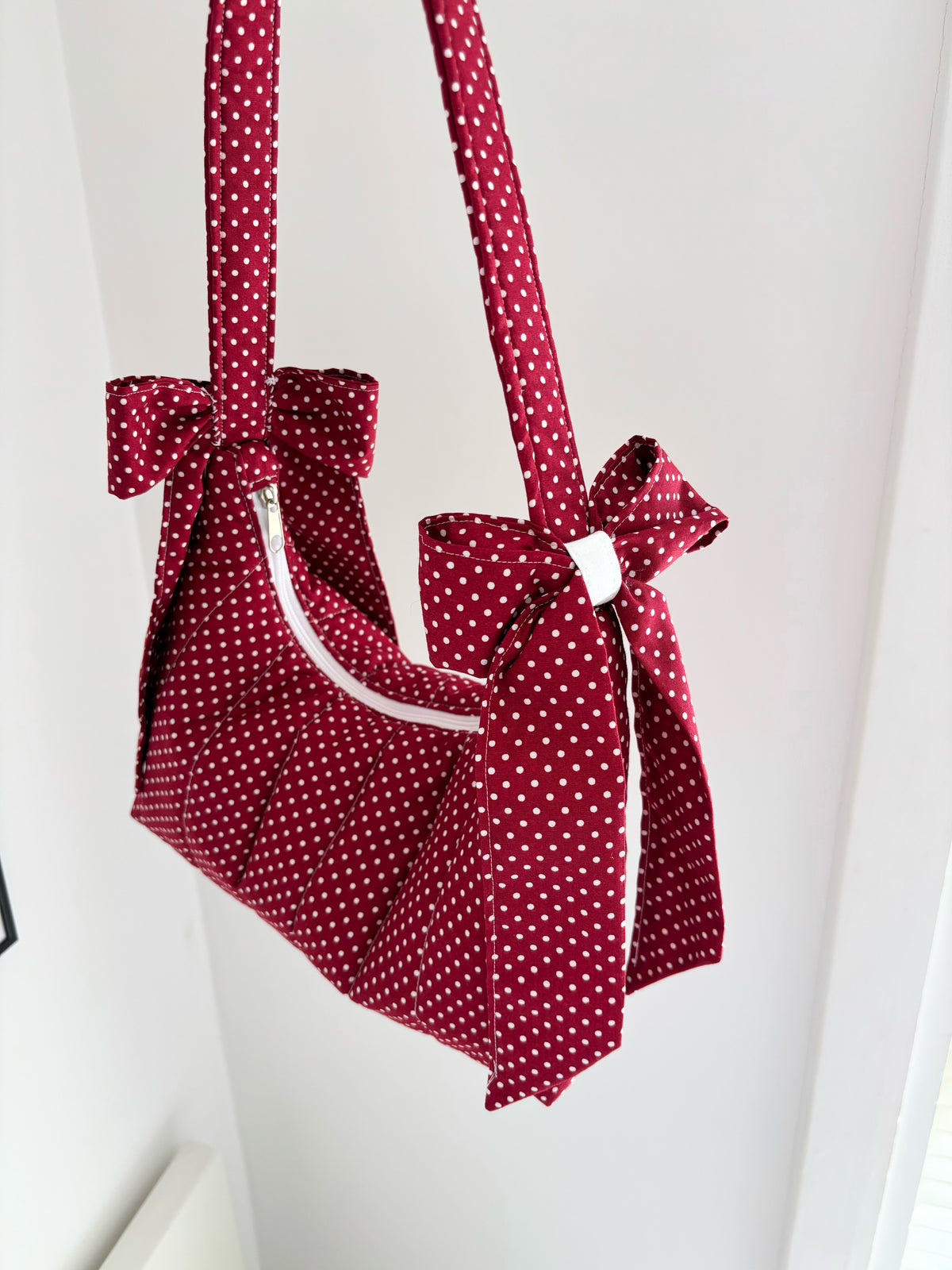 Red polka dot bow shoulder bag