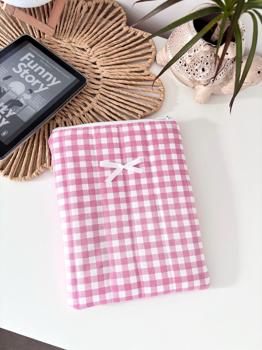 Pink gingham kindle / e-reader sleeve